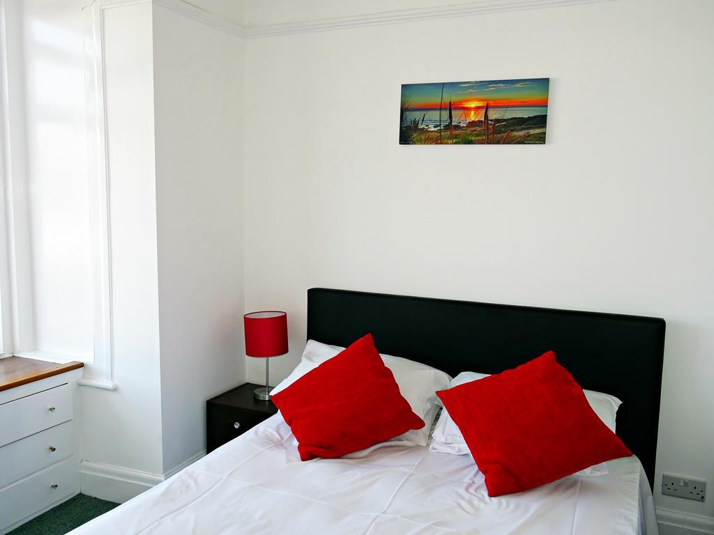 Ocean Breeze Hotel New Quay Buitenkant foto